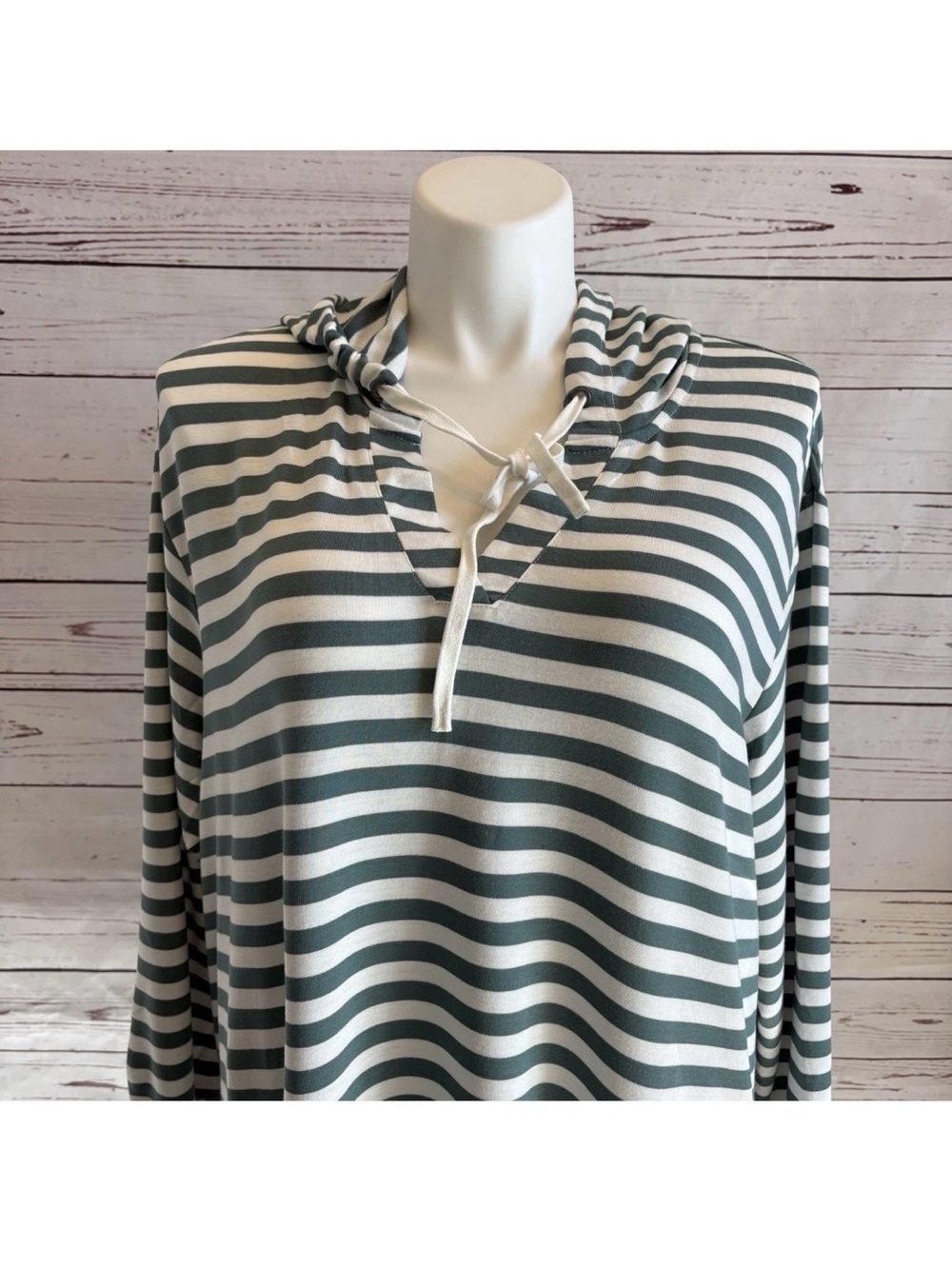 Jane and Delancey Striped Hooded Pullover Top Size 2X White Long Sleeve NWT - Picture 3 of 11